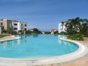 Beautiful 2 Bedroom beach rental unit with 3 pools